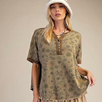 B 902. NWT Easel Signature Printed Washed Waffle Knit Top - Size Small (will fot Medium, Large & XL)