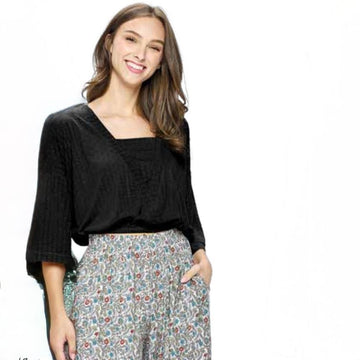 B 849. NWT Yak & Yeti V-Neck w/ Faux Cami Crop Top - Size Small/Medium