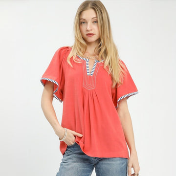 B 968. NWT Umgee Contrast Trim Flutter Sleeve Top - Size Small (will fit Medium)