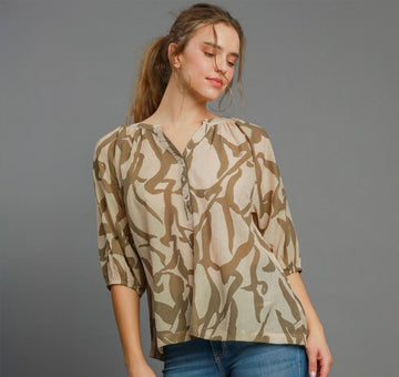 C 989. NWT Umgee Two-Tone Abstract Print Top - Size Medium (will fit Large & XL)